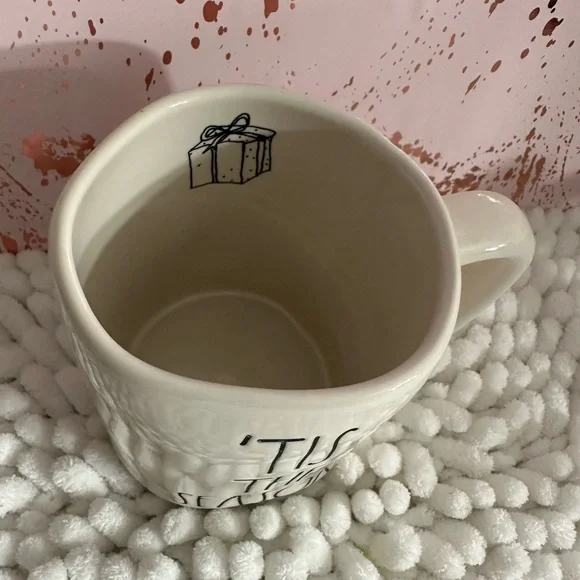 New Rae Dunn Canadian Release Tis’ The Season Mug - Picture 2 of 3